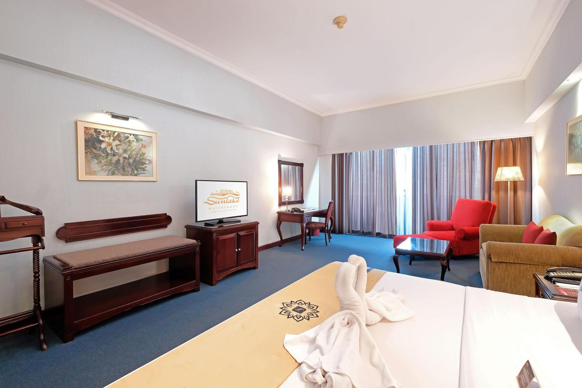 Sunlake Waterfront Resort & Convention Джакарта Экстерьер фото