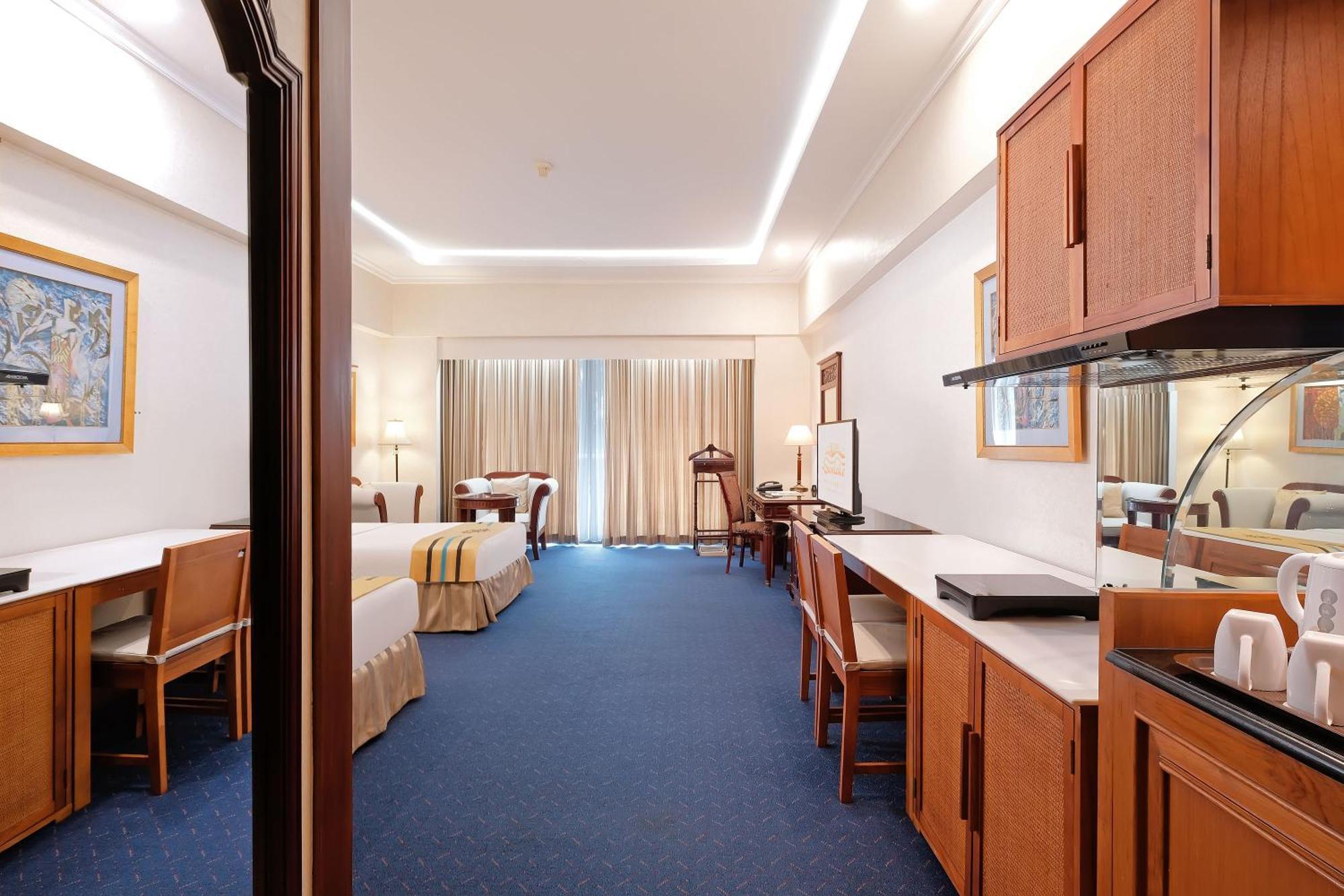 Sunlake Waterfront Resort & Convention Джакарта Экстерьер фото