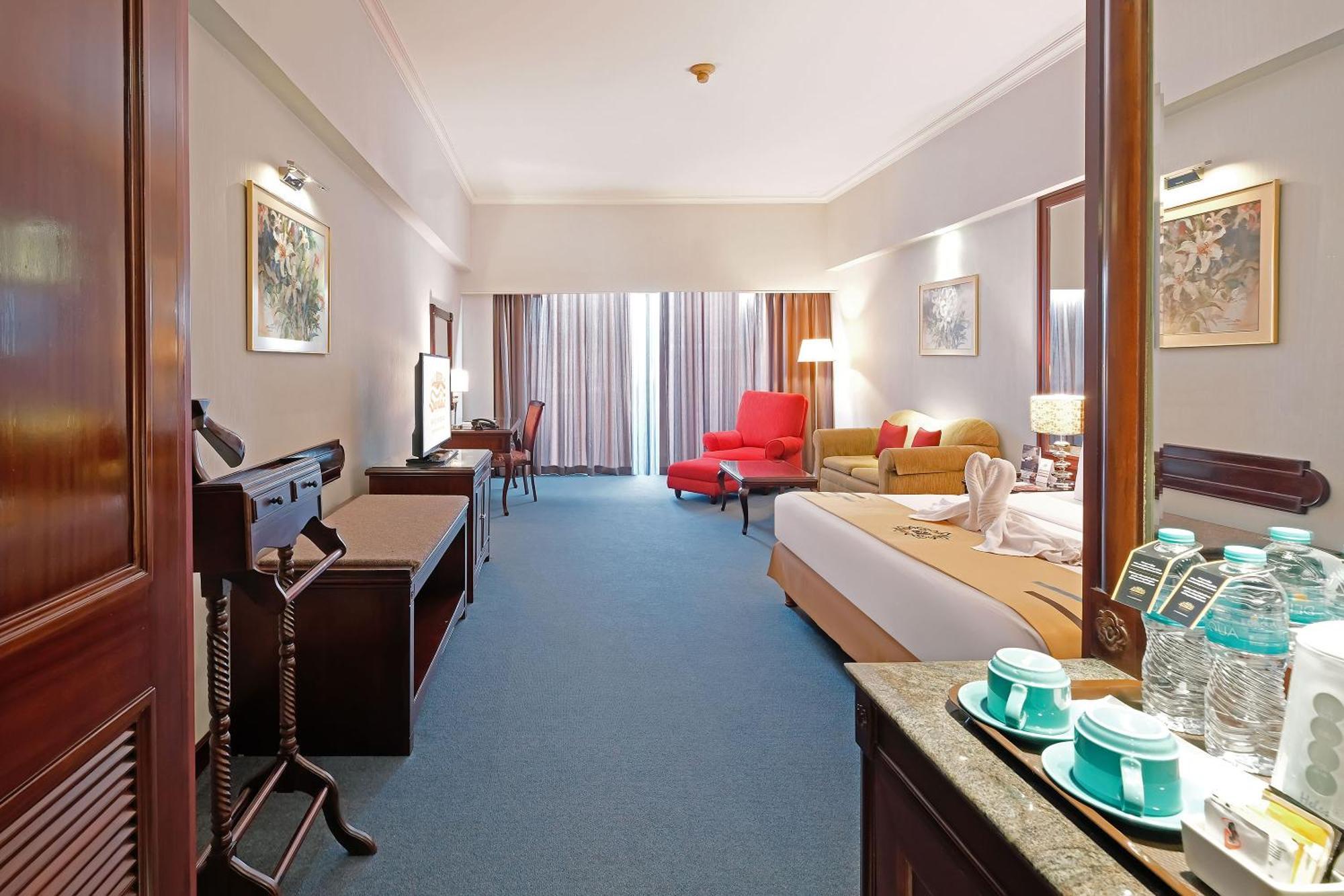 Sunlake Waterfront Resort & Convention Джакарта Экстерьер фото