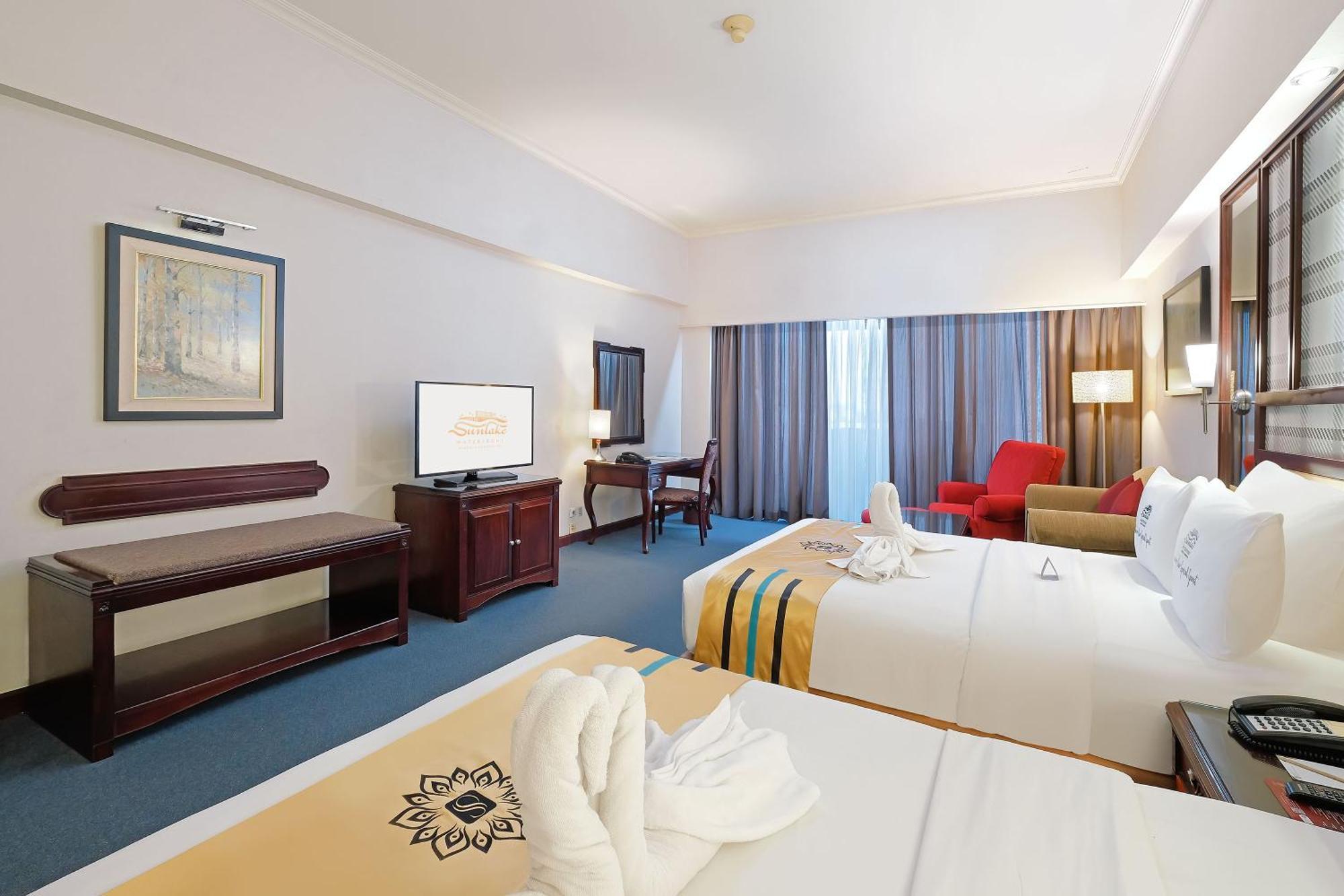 Sunlake Waterfront Resort & Convention Джакарта Экстерьер фото