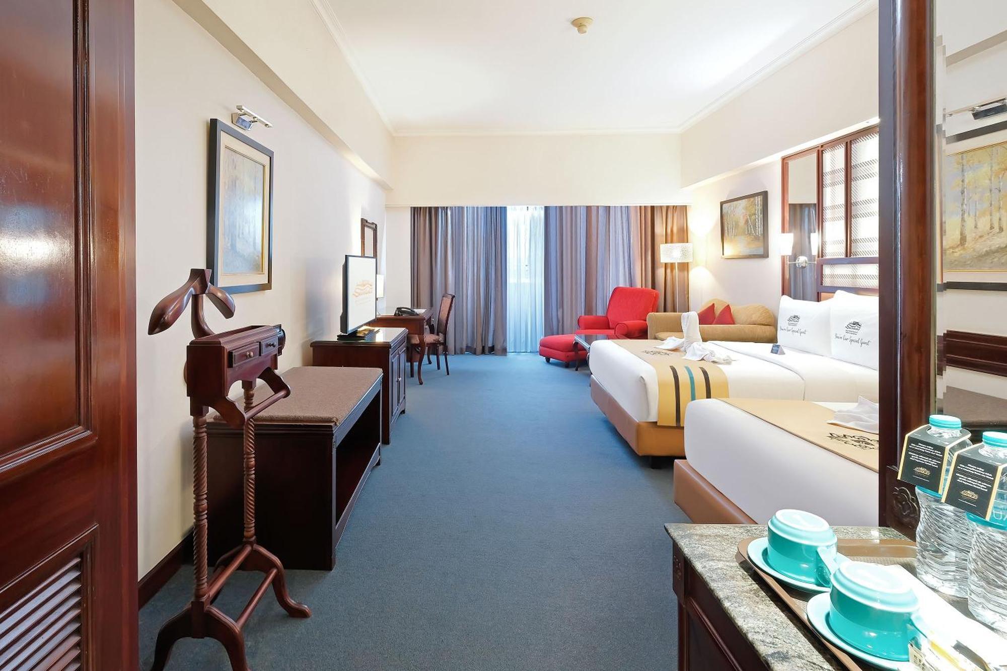 Sunlake Waterfront Resort & Convention Джакарта Экстерьер фото