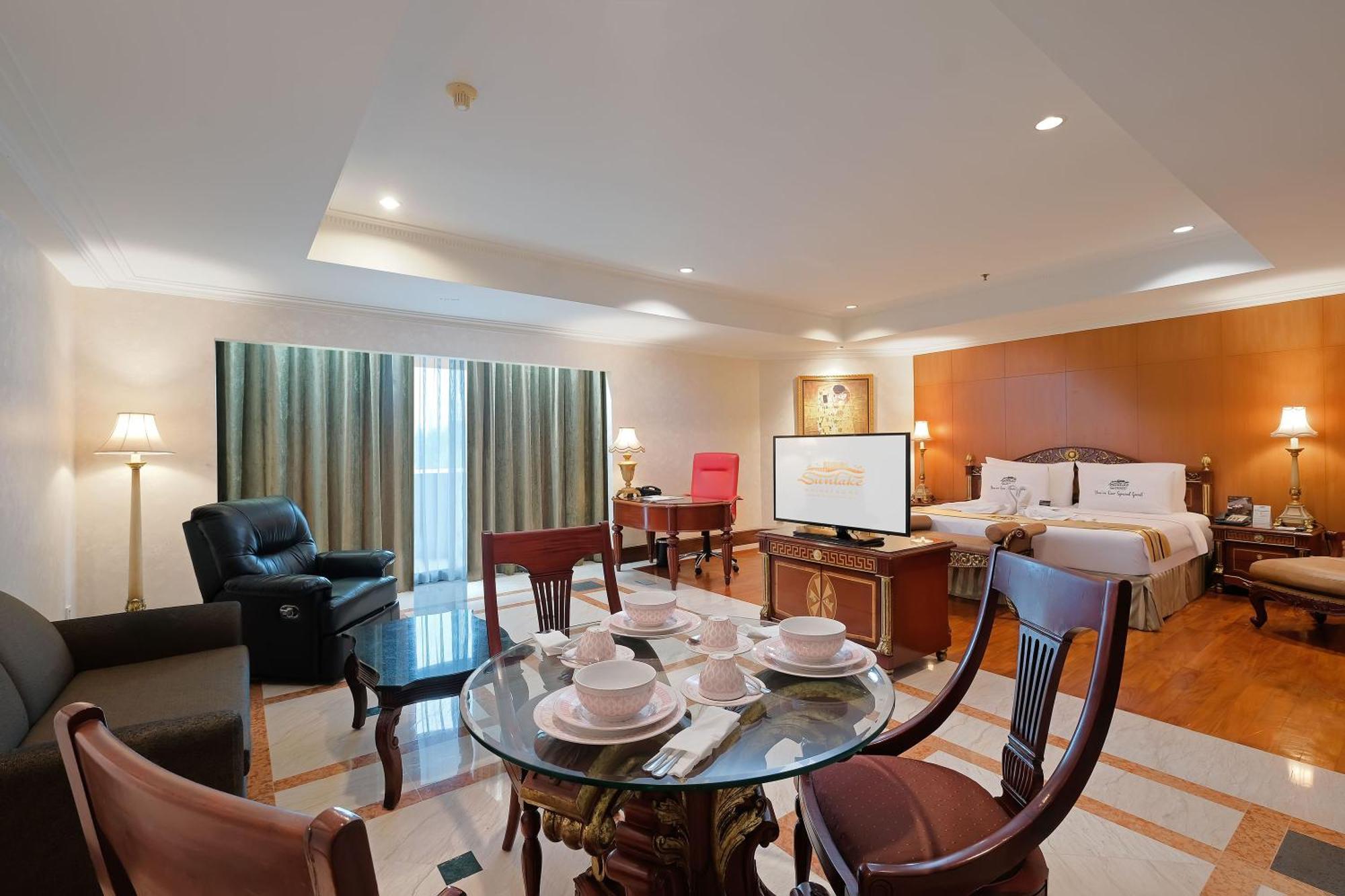 Sunlake Waterfront Resort & Convention Джакарта Экстерьер фото