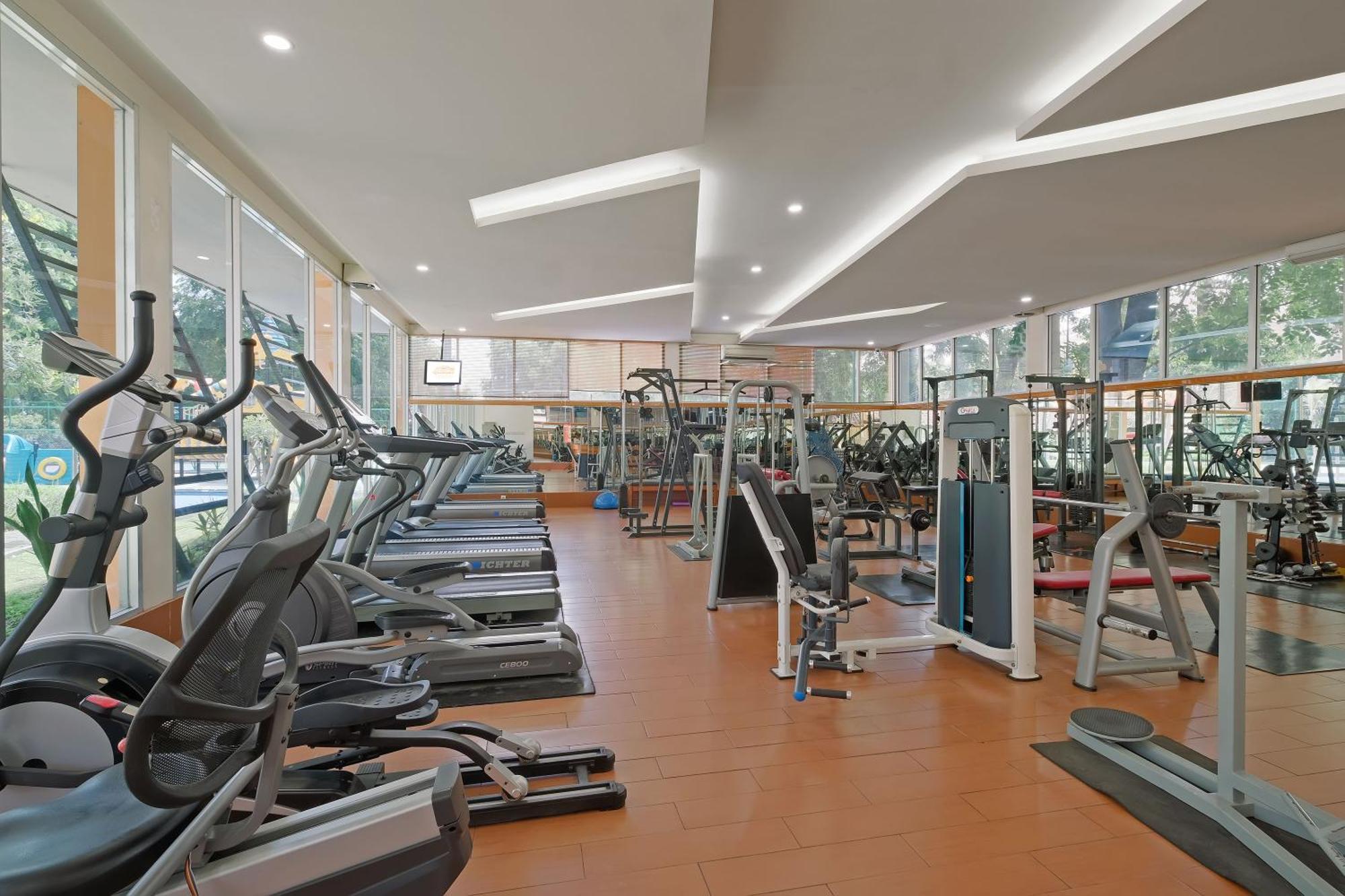 Sunlake Waterfront Resort & Convention Джакарта Экстерьер фото